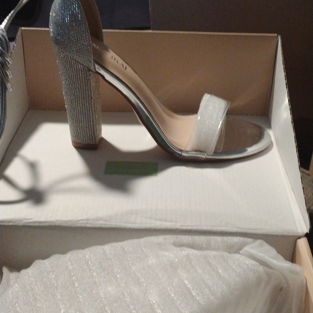 Lala Ikai Elegant Silver Ankle Strap Block Heel Sandals US 9 NIB